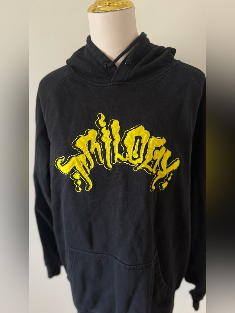 Trilogy Vs The World “Thick Boyz” Yellow and Black hoodie Size L Men - Picture 2 of 7